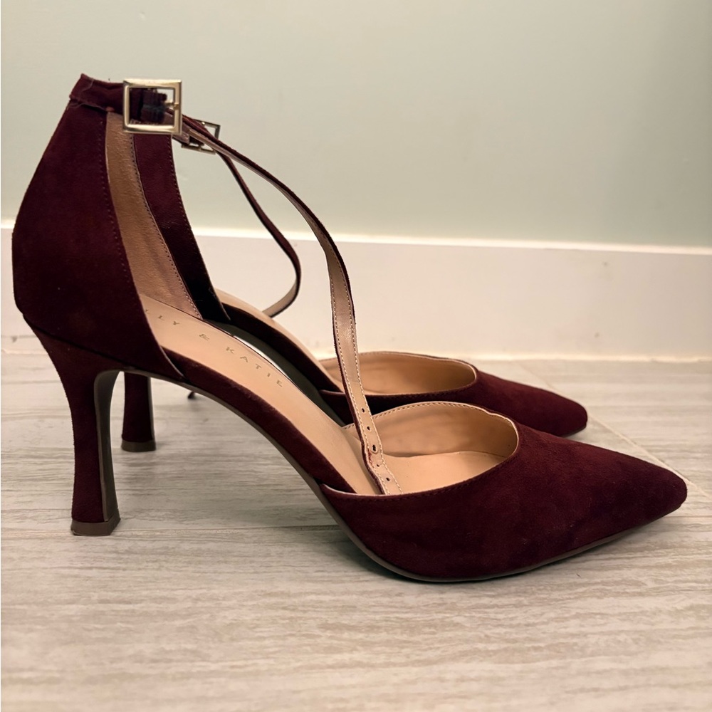 Kelly & Katie Maroon Suede Pumps ❤️ – Barely Worn